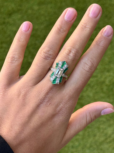 Bague 54 Bague de style Art déco en platine avec diamants et émeraudes 58 Facettes