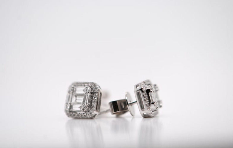 Boucles d'oreilles Boucles d'oreilles en or blanc avec 70 diamants 58 Facettes