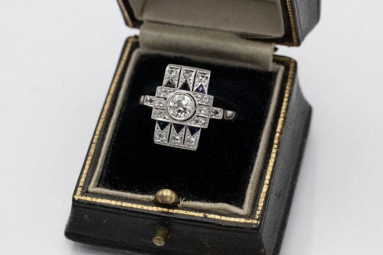 Bague 59 Bague géométrique ornée de diamants et de saphirs de style Art déco 58 Facettes 10728