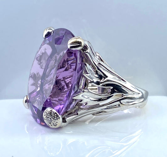 Bague 60 DIOR - Bague or blanc, grand modèle MISS DIOR, améthyste et diamants 58 Facettes AB638