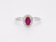 Bague 54 Bague entourage en or blanc avec diamants et rubis 58 Facettes 2011