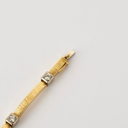 Bracelet Bracelet moderniste en or jaune et gris, et diamants 58 Facettes MEA43045