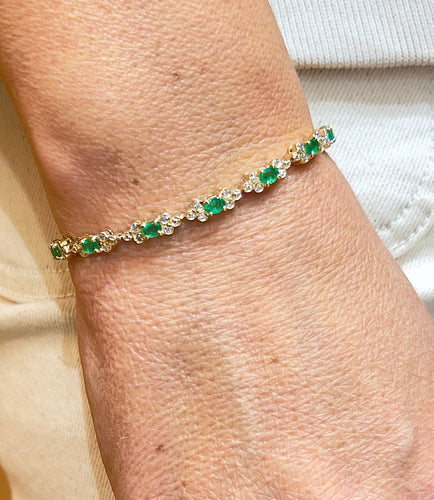 Bracelet Bracelet en or jaune émeraudes et diamants 58 Facettes