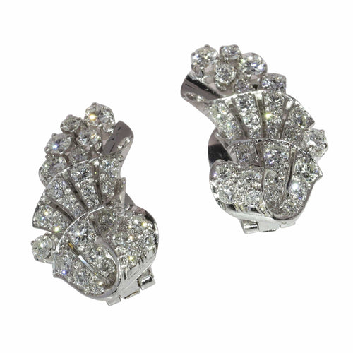 Boucles d'oreilles Boucles d'oreilles élégantes en platine et diamants des années 1950 avec une touche Art déco 58 Facettes 24129-0371