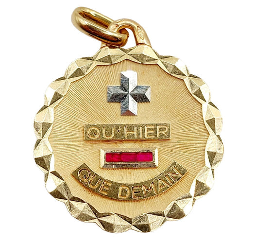 Pendentif AUGIS - Pendentif médaille d'amour or et rubis - "Plus qu'hier moins que demain" 58 Facettes A05409