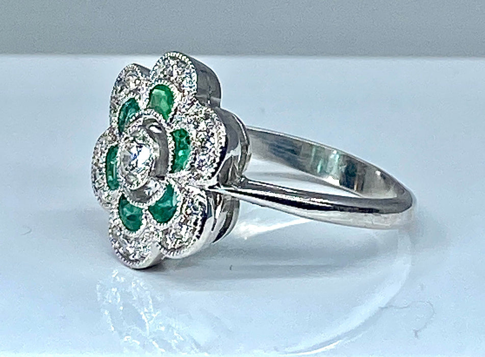 White gold, emerald and diamond ring