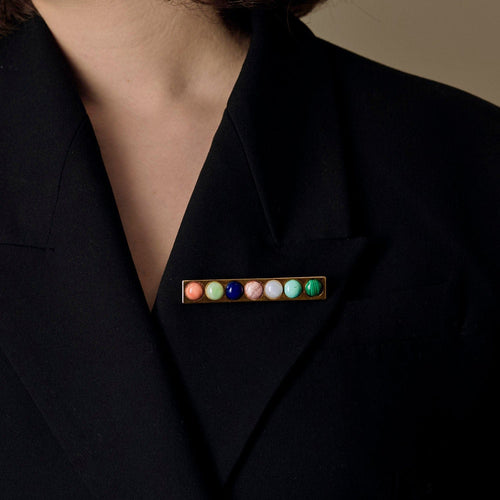 Broche Broche moderniste en or jaune ornée de perles de pierres décoratives de couleurs. 58 Facettes VAN0584