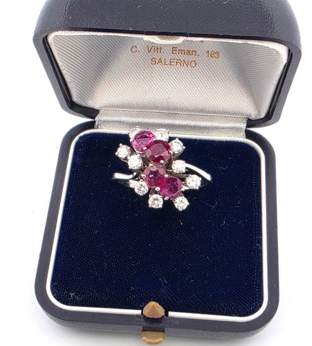 Bague 61 Bague en or blanc 18 carats sertie de rubis et de diamants, référence C 261 25 (2005) 58 Facettes