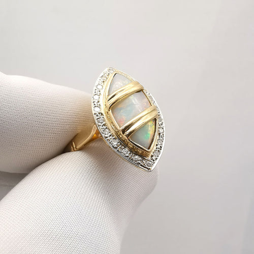 Bague 60 Bague en or jaune opale diamants 58 Facettes