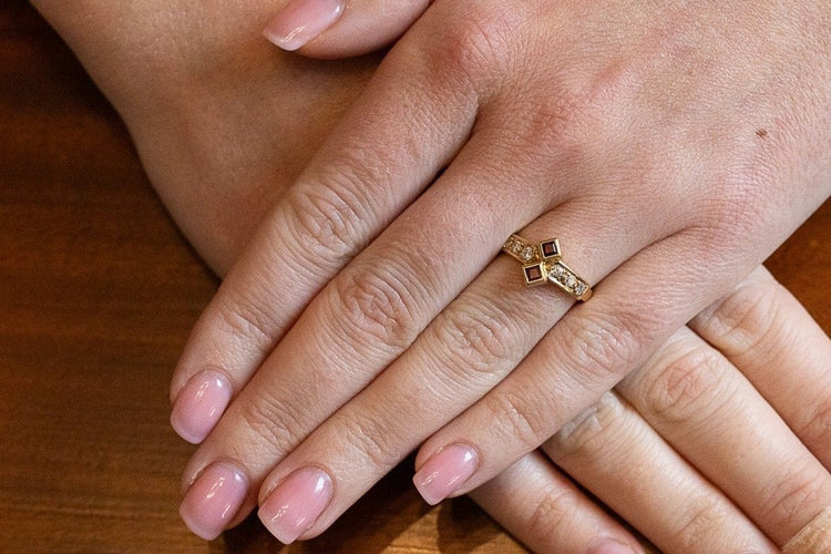 Vintage gouden ring met robijnen en diamanten, circa jaren 1970 