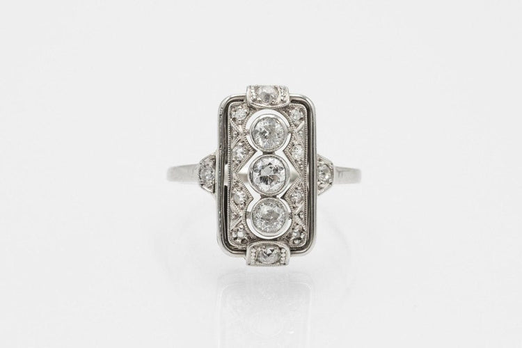 Bague 54 Bague Art Déco en or blanc et platine sertie de diamants, années 1940 58 Facettes KLD1