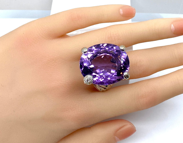 Bague 60 DIOR - Bague or blanc, grand modèle MISS DIOR, améthyste et diamants 58 Facettes AB638