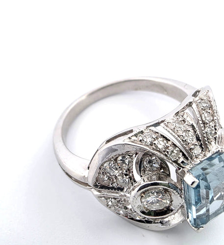 Bague 55 Bague en or blanc 18 carats avec aigue-marine et diamants 58 Facettes