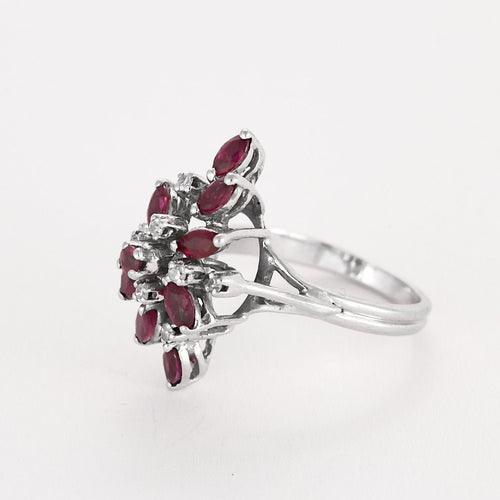 Bague 56 Bague vintage "panier" en or blanc, diamants et rubis. 58 Facettes