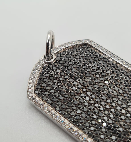 Pendentif Pendentif or blanc serti de diamants noirs et blancs 58 Facettes