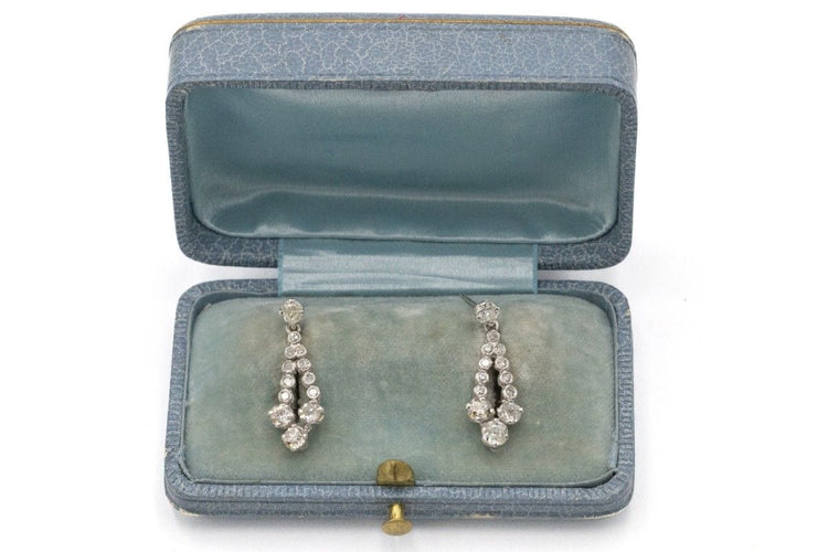 Boucles d'oreilles Boucles d'oreilles en or blanc avec diamants taille brillant ancienne de 1,22 carat, France, vers 1940. 58 Facettes 11389
