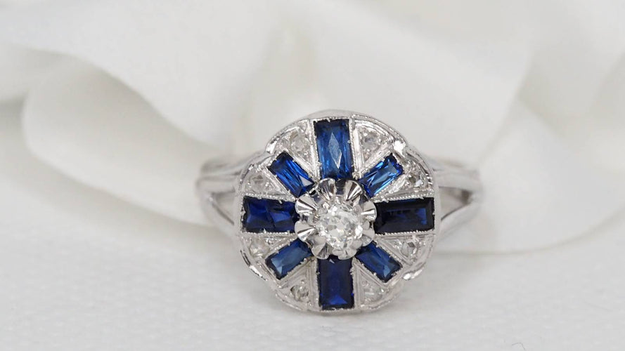 Bague 54 Bague Art Déco en or gris, saphirs baguettes et diamants 58 Facettes 30607