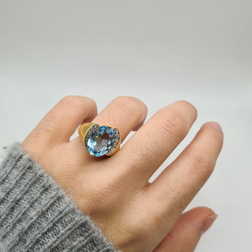 Bague 53 Bague or jaune 18 carats sertie d’une topaze bleue et diamants 58 Facettes