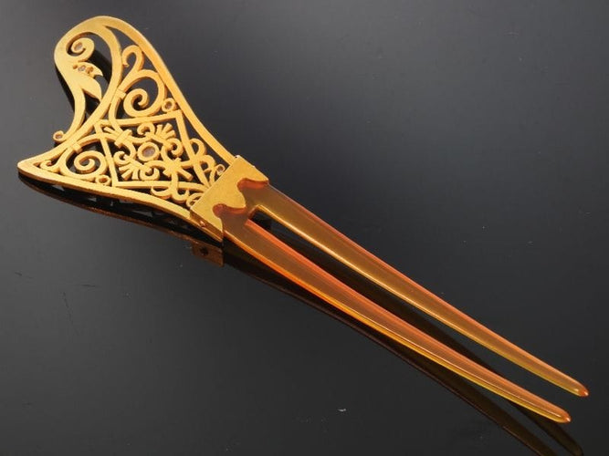 Montre L'attrait artistique de l'Art nouveau : un peigne à cheveux en corne et diamant 58 Facettes 18017-0151