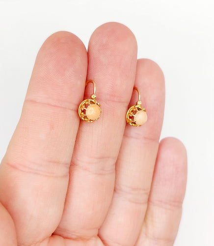 Boucles d'oreilles Dormeuses antique or rose 18k cabochon de corail (circa 1900) 58 Facettes A06119