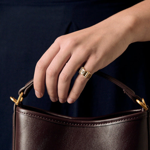 Bague 46.5 Chevalière en or jaune et diamant 58 Facettes BLO0173