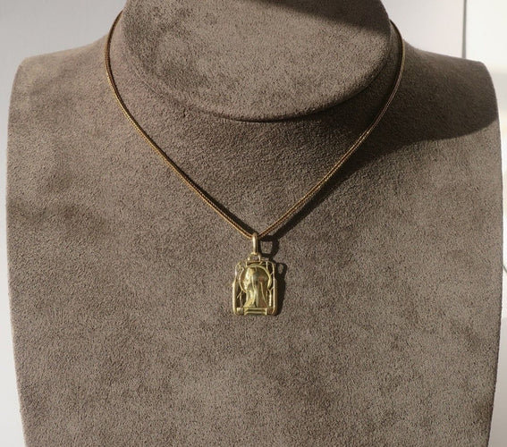 Pendentif Médaille Art Déco or jaune Vierge Marie Vitrail 58 Facettes