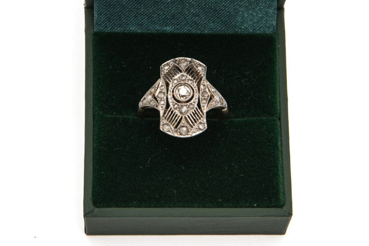 Bague 57 Bague Art Déco en or jaune et platine avec diamants taille ancienne, années 1920 58 Facettes 9436