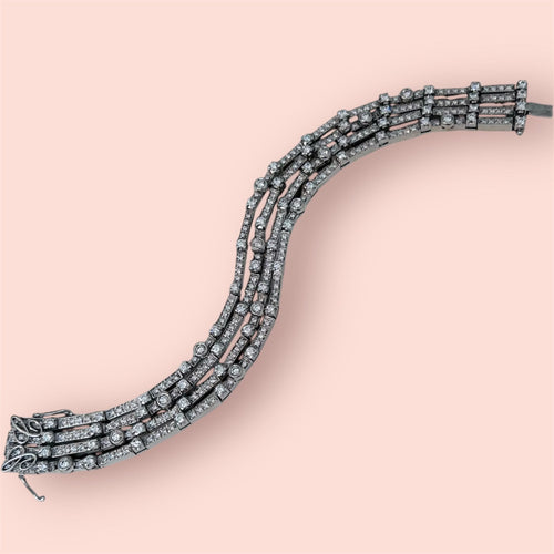 Bracelet Bracelet de type Rivière à 4 fils en or blanc et brillants 58 Facettes 258991