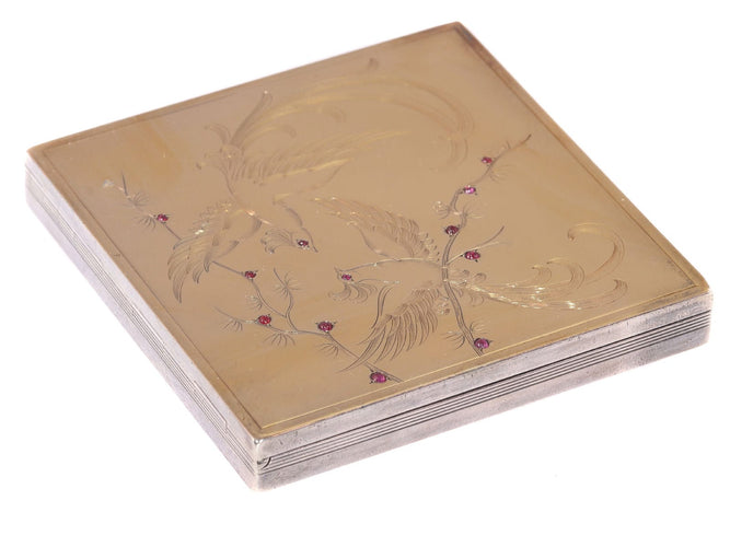 Boîte à poudre de nez en argent français avec miroir intérieur et décor en or et rubis d'oiseaux de paradis 58 Facettes 21020-0179