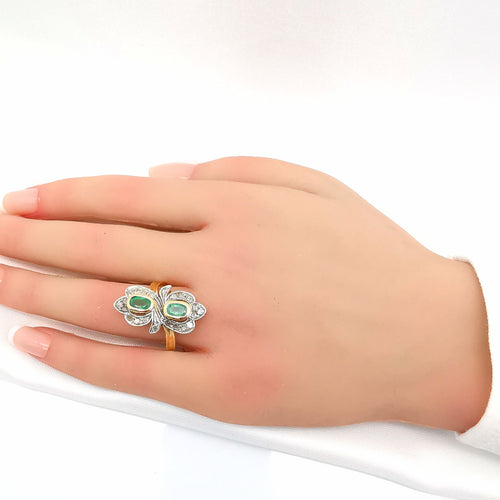 Bague 58 Bague or jaune, émeraudes et diamants 58 Facettes