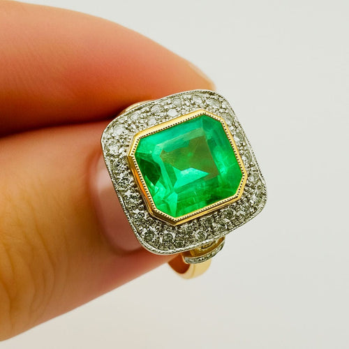 Bague 53 Bague en or jaune et platine avec une émeraude et des diamants 58 Facettes 50323