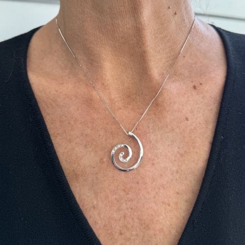 Collier Collier spirale et diamants 58 Facettes 16981