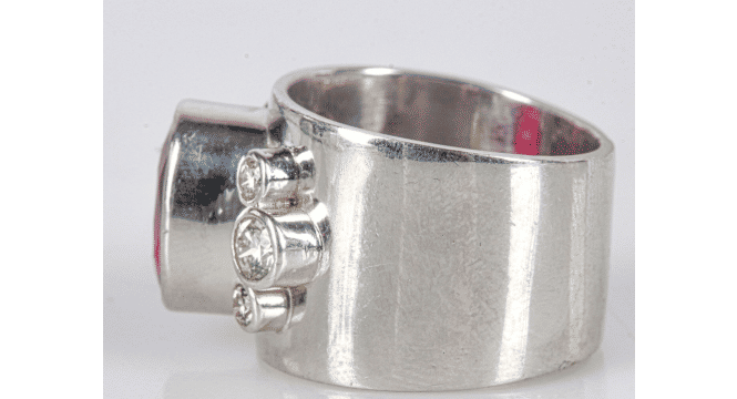 58 Bague Bandeau Or Gris 18k, sertie d'une belle Rubellite 58 Facettes