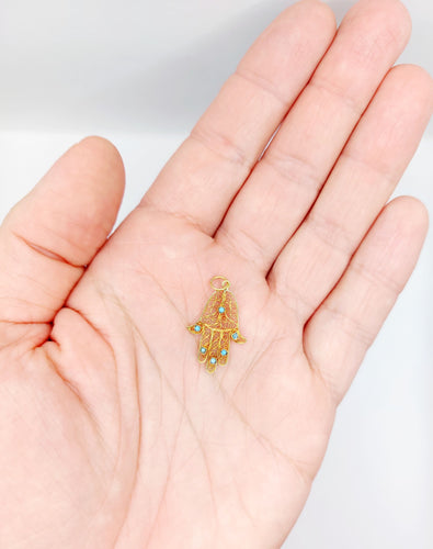 Pendentif Pendentif vintage or jaune Main de fatma orné de turquoises (circa 1950) 58 Facettes A04727