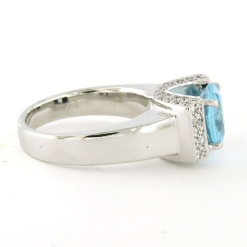 Bague 52 Bague en or blanc sertie de topazes et de diamants taille brillant jusqu'à 0,60 ct 58 Facettes