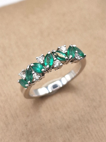 Demi-jonc en or blanc avec émeraude et diamant 58 Facettes