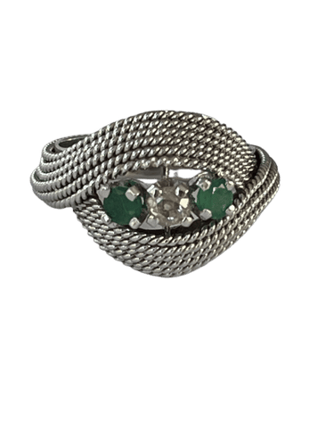 Pierścionek z żółtego złota z drutem skręconym, diamentami i szmaragdami