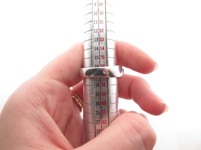 Bague 57 bague sertie pierre tanzanite 5 ct 6 diamants 1.3ct t57 en or blanc 12.9g 58 Facettes 267525