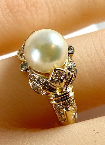 Bague 52 Bague en or jaune 18 carats, perle et 38 diamants 58 Facettes AB448