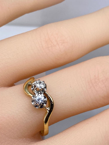 Prsten Toi & Moi žluté a bílé zlato, diamanty 