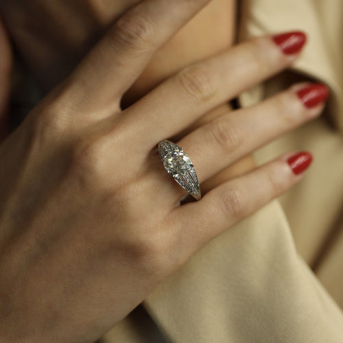 Bague 59 Solitaire Style Art Déco en Platine – Diamant Coussin 2.73 ct H-SI1 – HRD – Taille 59 – Mise à Taille Offerte 58 Facettes FB10852