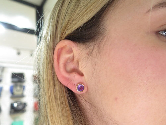 Boucles d'oreilles boucles d'oreilles POIRAY puces lolita amethyste or 18k  s 58 Facettes 270685