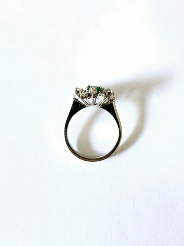 Pompadour ring in white gold, emerald and diamonds 