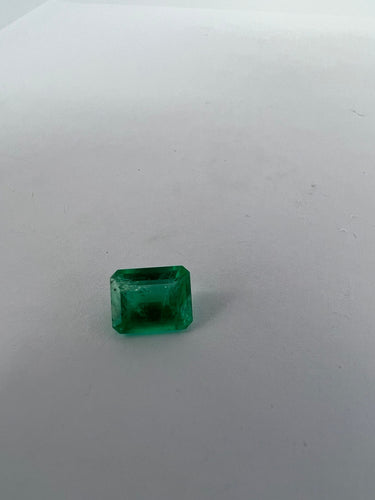 Émeraude colombienne de 3,29 carats avec certificat 58 Facettes COL-1
