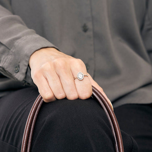 Bague 54 Solitaire en or blanc serti au centre d'un cocktail de diamants 58 Facettes LP1286/11