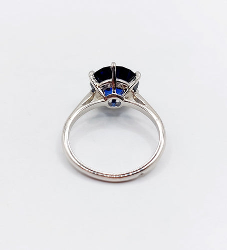 Bague 53.5 Bague solitaire Art déco en platine et saphir synthétique 4,50 carats 58 Facettes A04624