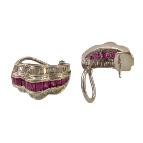 Boucles d'oreilles BOUCLES D'OREILLES AU DESIGN CONTEMPORAIN en OR 18 carats avec DIAMANTS 1,44 ct et RUBIS 1,30 ct 58 Facettes Q250B