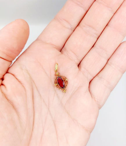 Pendentif Pendentif or rose, grenat taille navette (circa 1900) 58 Facettes A06252