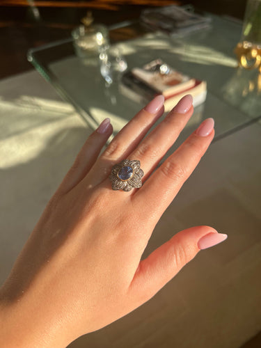 Bague 56 Bague - Or jaune argent, saphir et diamants. 58 Facettes 1055