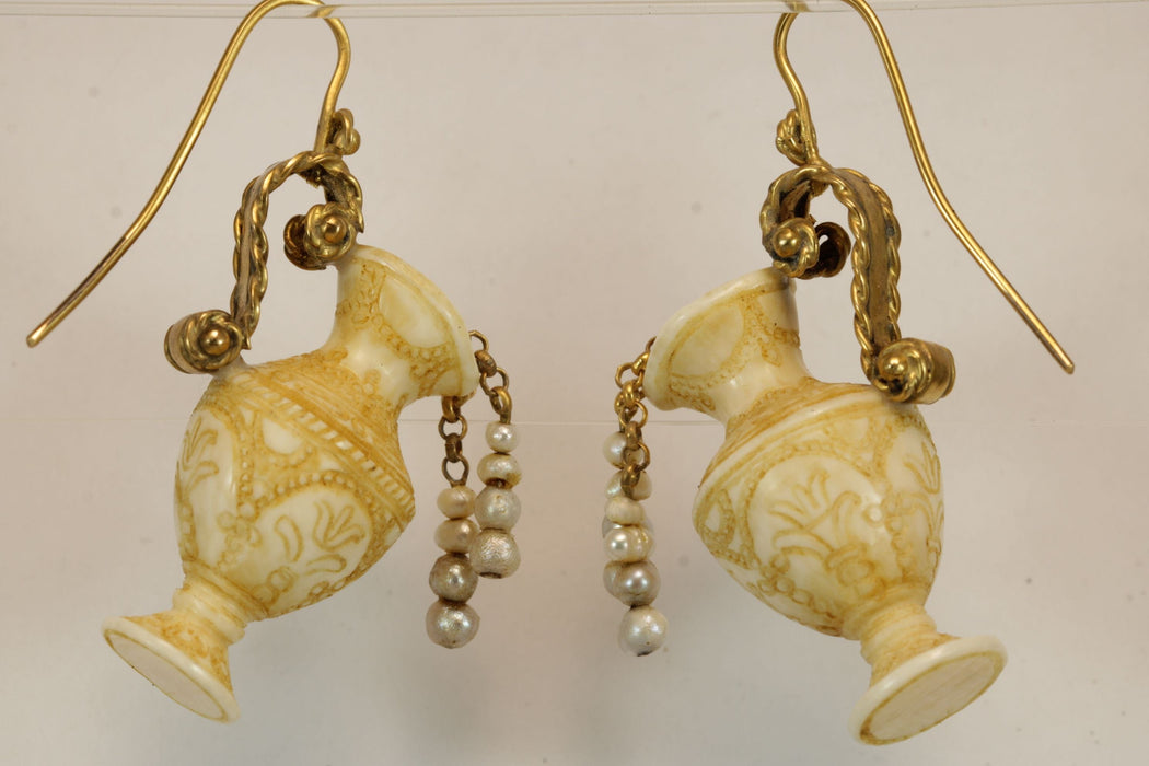 Boucles d'oreilles Boucles d'oreilles antiques en or sculptées en ivoire 58 Facettes 7602